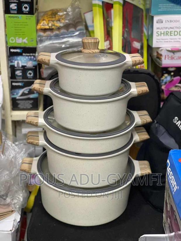 10 Pieces Luxurious Cookware Set · Photo 2