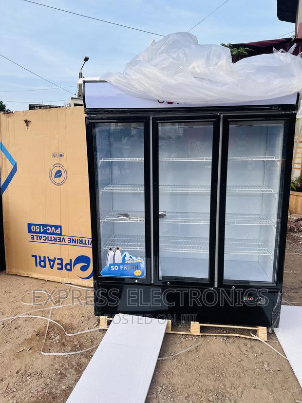 Display Refrigerator 3doors Pearl PVC-150 · Photo 2