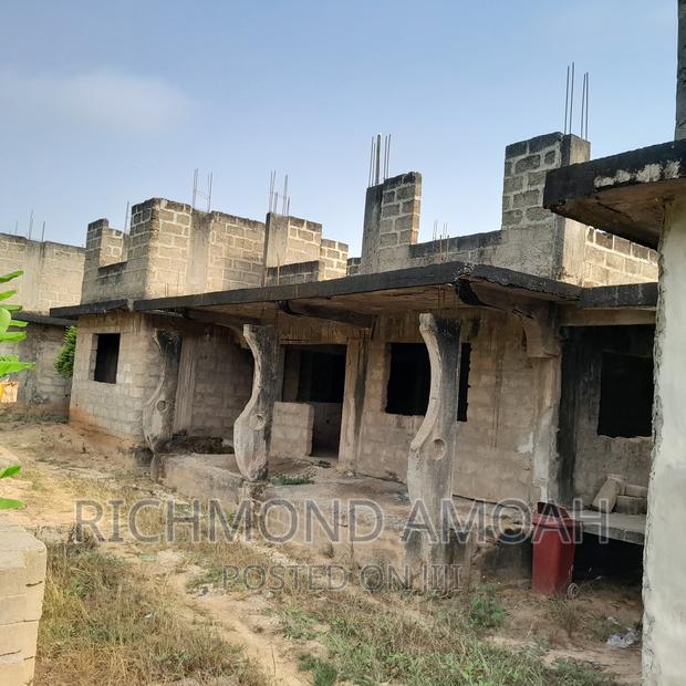 Plot With Uncompleted Building for Sale at Anaji · Photo 1