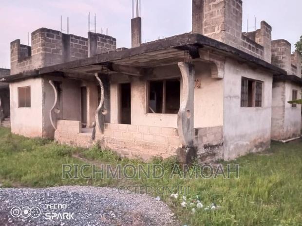 Plot With Uncompleted Building for Sale at Anaji · Photo 2