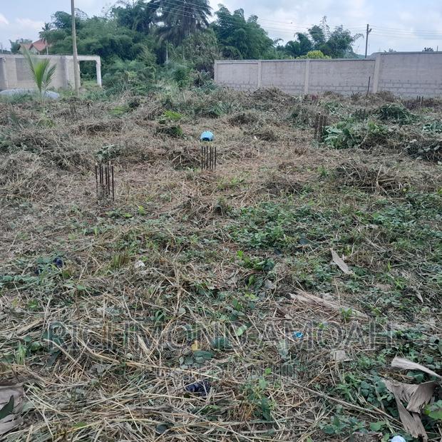 Plot With Fooutings for Sale at Kansa City · Photo 2
