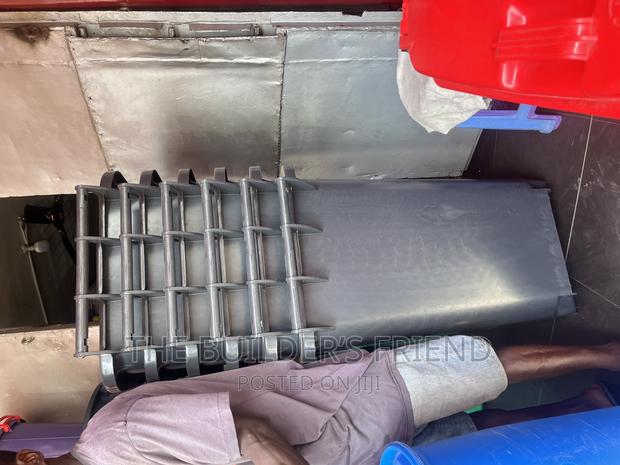 Plastic Dustbins · Photo 2