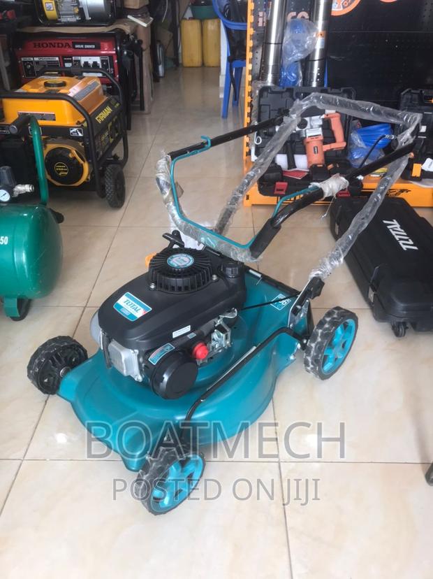 Total Petrol Lawn Mower · Photo 2