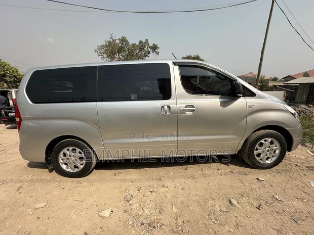 Hyundai Starex 2013 Grey photo 4