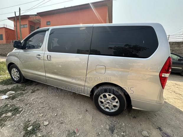 Hyundai Starex 2013 Grey photo 2