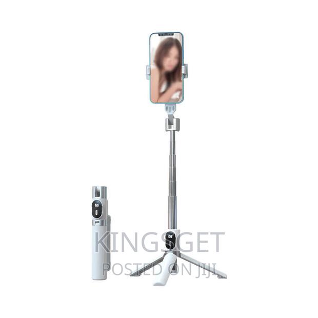 P60 Plus Selfie Stick With Two Full Fill Light · Photo 3