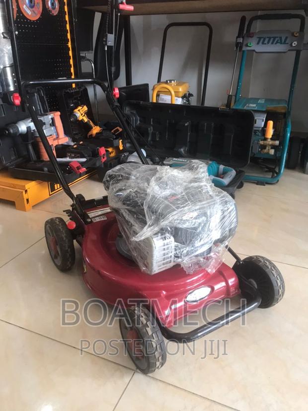 Briggs and Stratton 2.47KW Lawn Mower · Photo 4