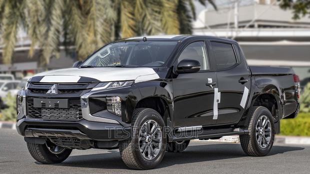 New Mitsubishi L200 2023 Black photo 3
