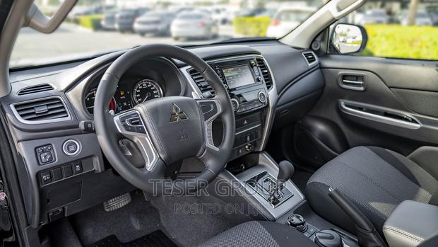 New Mitsubishi L200 2023 Black photo 4
