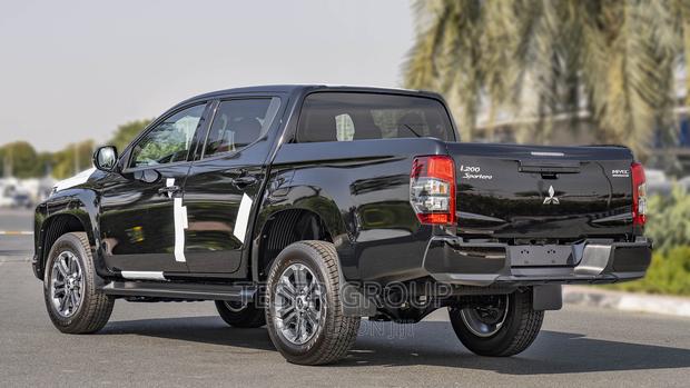 New Mitsubishi L200 2023 Black photo 6