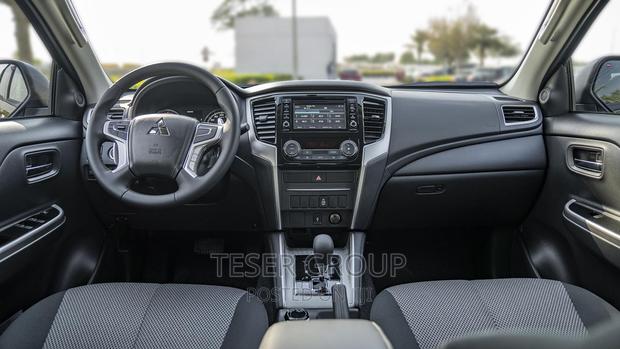 New Mitsubishi L200 2023 Black photo 9