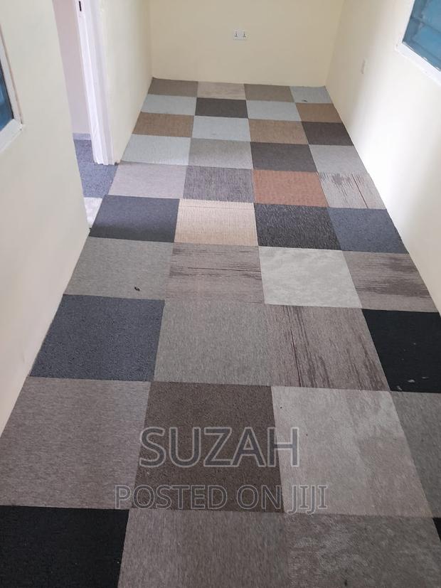 Woolen Carpet Tile · Photo 1
