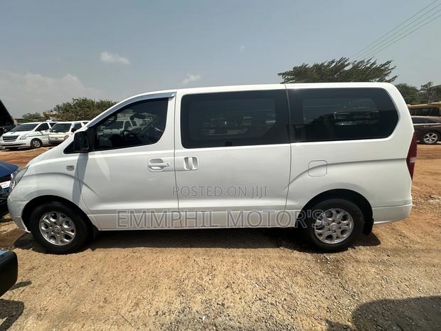 Hyundai Starex 2014 White photo 4