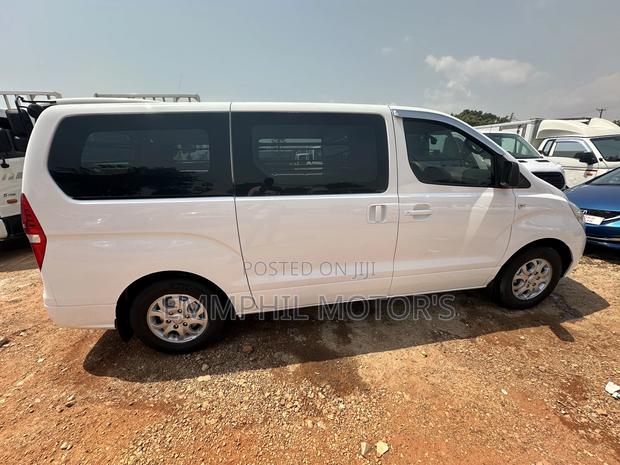 Hyundai Starex 2014 White photo 3