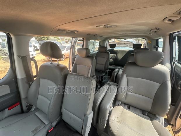 Hyundai Starex 2011 Grey photo 3