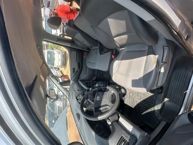 Hyundai Starex 2011 Grey photo 2