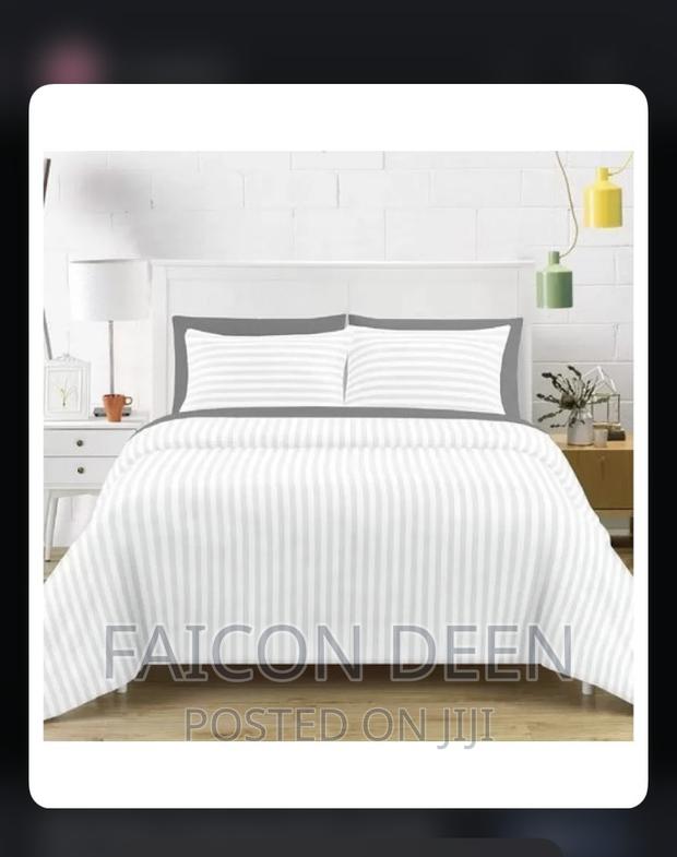 Stripped White Bedsheets for Hotels · Photo 1