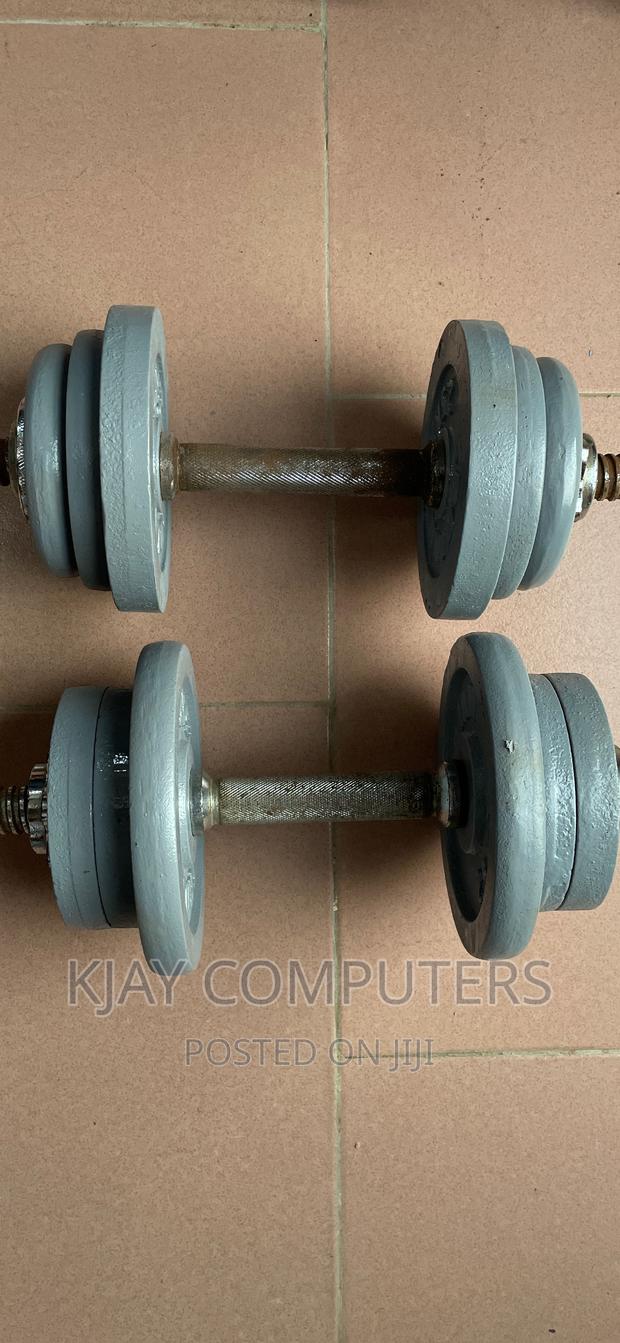 2pcs of 10 Kg Each Carbon Steel Dumbbells · Photo 4
