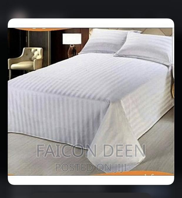 Luxury Original White Stripped Bed With 3 Pillow Cases · Photo 1