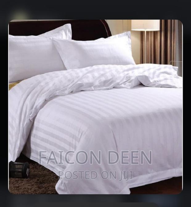 Superb White Cotton Stripped Bedsheets for Hotels · Photo 1