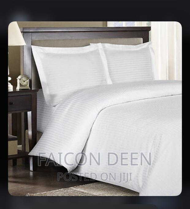 Stripped Cotton White Bedsheets With Pillow Cases for Hotels · Photo 1