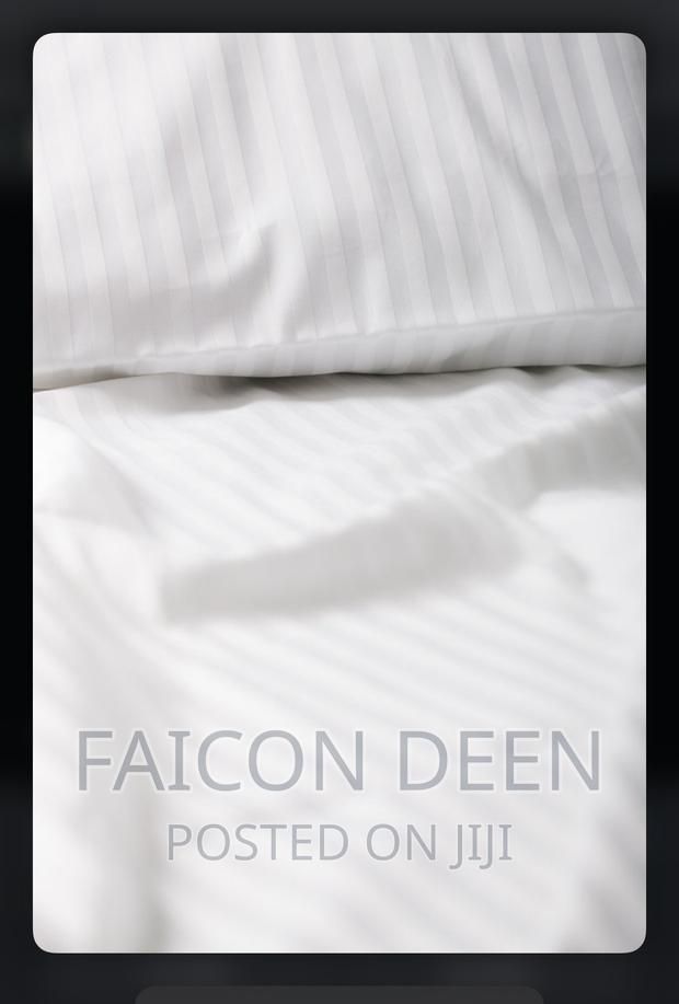 Exquisite Original Stripped Bedsheet With Pillow Cases · Photo 1