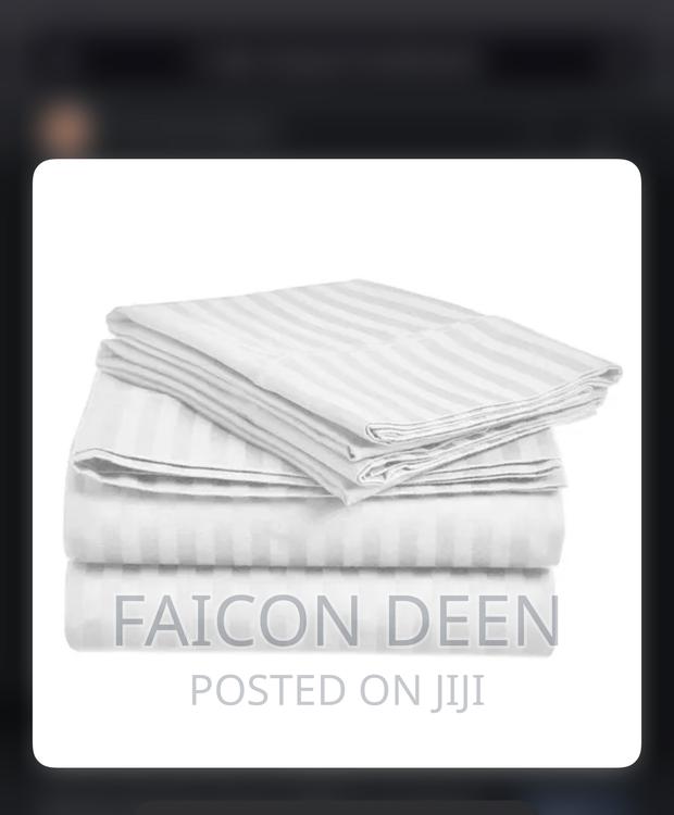 White Stripped Cotton Bedsheet With Pillow Cases · Photo 1