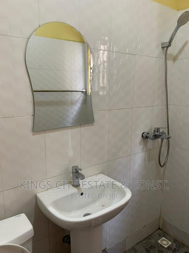 5bdrm House in White-House, Achimota for rent photo 9