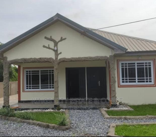 5bdrm House in White-House, Achimota for rent