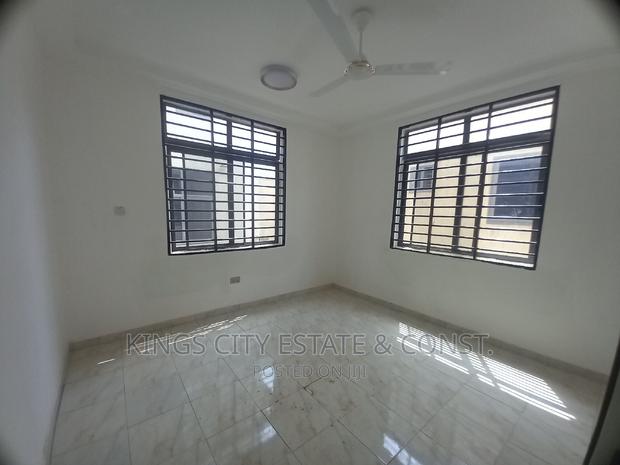 5bdrm House in White-House, Achimota for rent photo 5