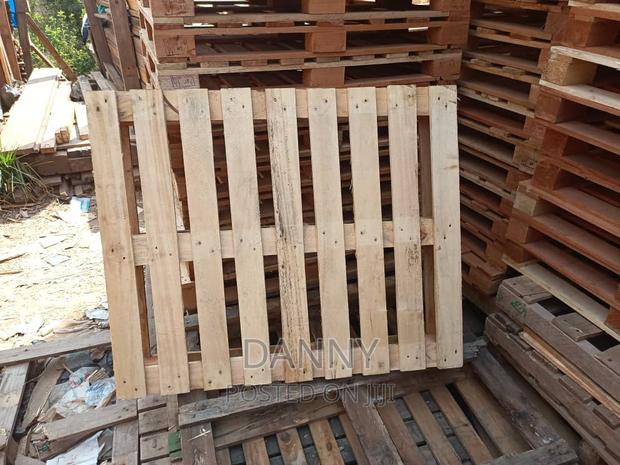 Wooden Pallets, Plastic Pallets · Photo 3