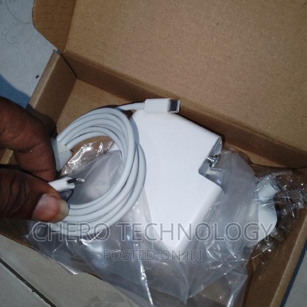 Apple Type C Adapter 87W,96W,61W · Photo 2