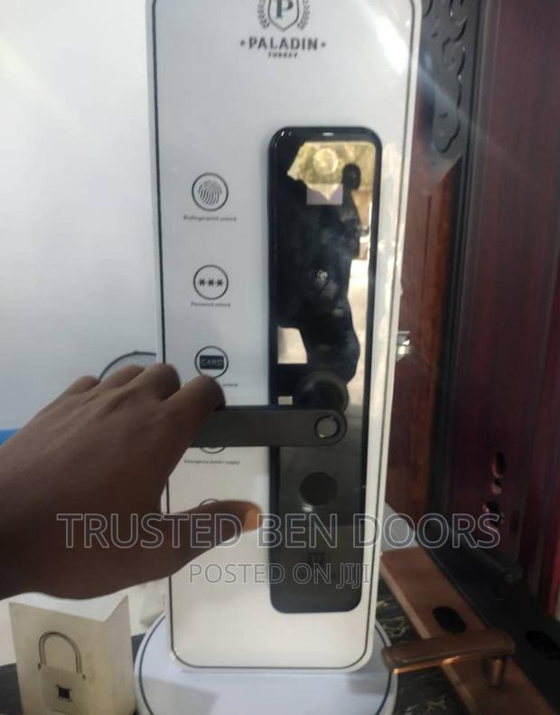 Paladin Biometric Lock With Camera for Homes/Offices · Photo 2