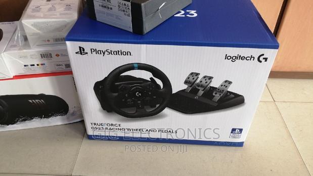 Logitech G923 Racing Wheel and Pedals, Trueforce Up to 1000 · Photo 4