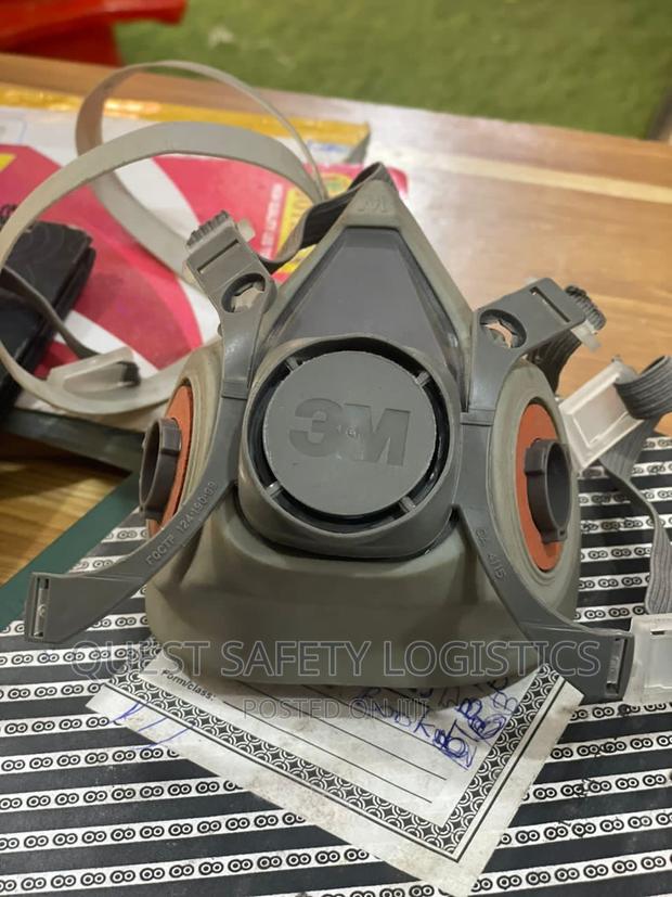 3m Respirator · Photo 3