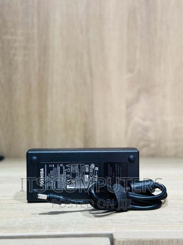 Toshiba Charger 19v 6.32a (120watts) · Photo 1