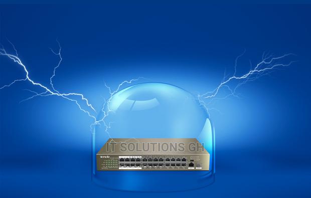 TENDA TEF1126P-24-250W Switch 24 10/100mbps 24-port Poe · Photo 1