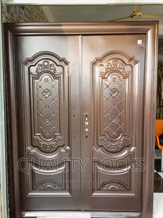 Elegant Model Door · Photo 2