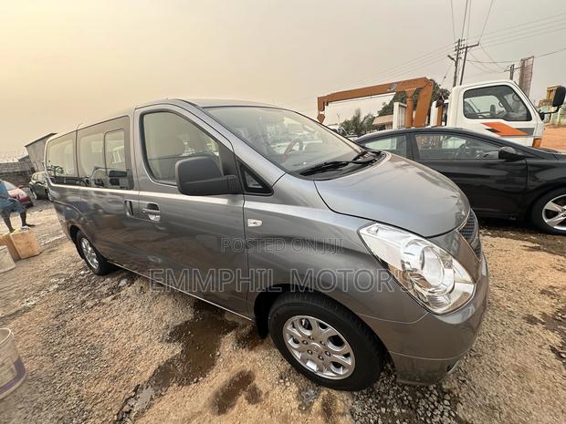 Hyundai Starex 2012 Grey photo 5