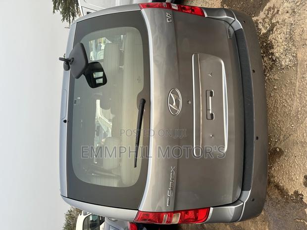 Hyundai Starex 2012 Grey photo 6