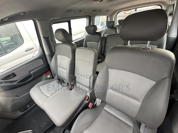 Hyundai Starex 2012 Grey photo 3
