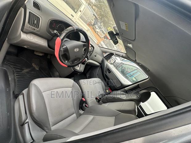 Hyundai Starex 2012 Grey photo 2
