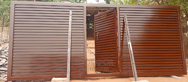 Coffee Brown Gate · Photo 1