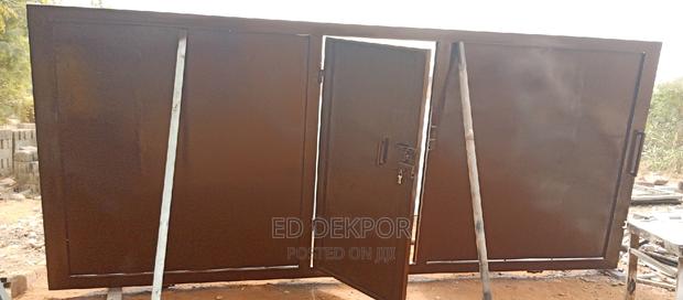 Coffee Brown Gate · Photo 2