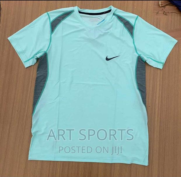 Nike Gym Tops · Photo 3