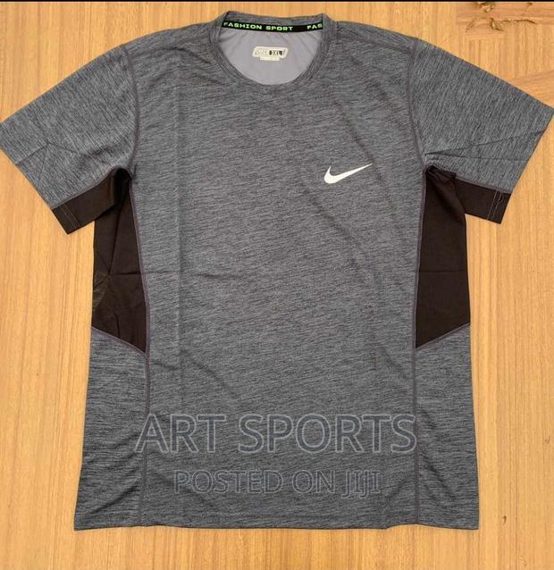 Nike Gym Tops · Photo 4