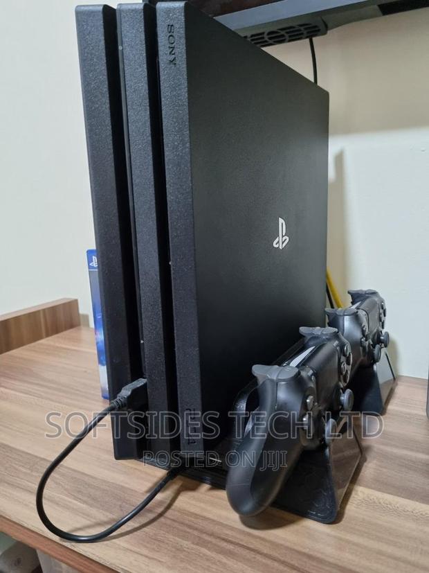 Sony Playstation 4 Pro 1tb With Controller and Accesories. · Photo 4