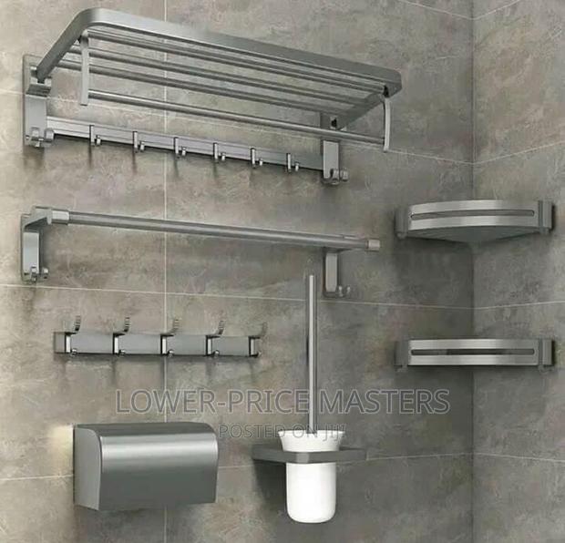 Bathroom Accessories Complete · Photo 3