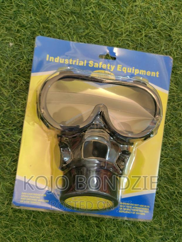 Industrial Gas Mask And Goggle photo 2