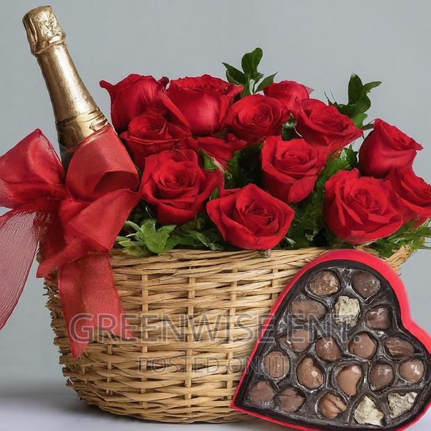 Luxe Rose Chocolates Delight · Photo 2